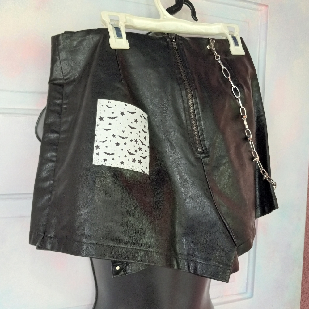 💥Host Pick! Ooak vegan leather spooky Bat Babe custom skort w pocket SOLD @shop - Picture 8 of 13